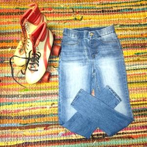 High Waist Light Washed Skinny Jeans Size 9 🌈